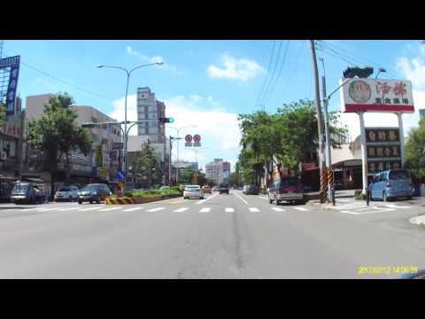 四輪三寶闖紅燈險釀禍