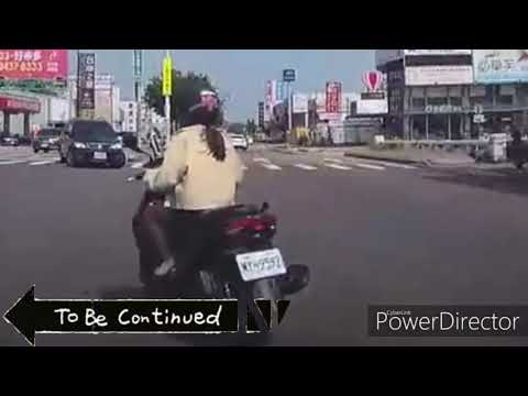 Motorcycle vol.19/女騎士外側左轉差點被汽車駕駛撞到