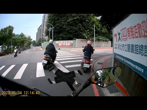 【NAX-7277】違規行駛人行道 & 轉彎未打方向燈 (已舉發)