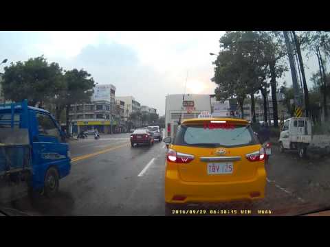 【0751-WZ】0929 小港區三寶闖紅燈驚恐一瞬間