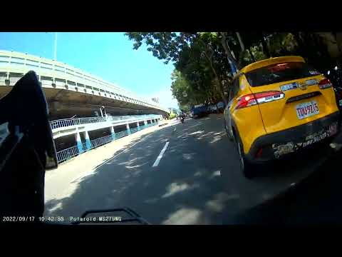 【TDU-9215】垃圾計程車隨便切車道 機車會車禍都是這種害的