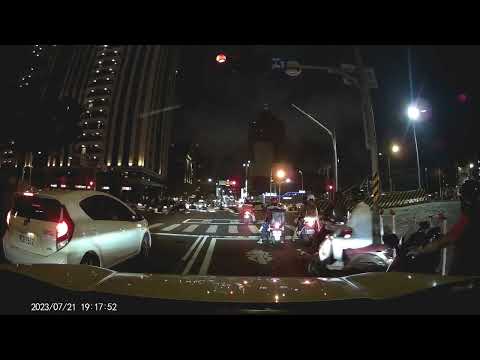 三寶騎車-闖紅燈/紅燈右轉