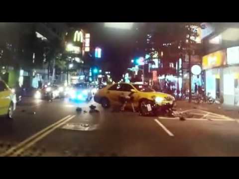 台灣計程車司機幾乎都是垃圾！(轉彎車未依規定禮讓直行車)