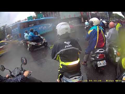 台北市民族西路與中山北路交叉路口機車事故