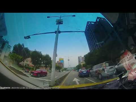 三寶.車禍影片 車禍影片副駕是預言家 哈哈哈 台北市大同區承德路三段