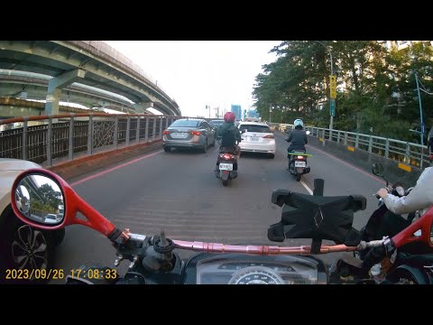 【NKV-8977】變換車道未打方向燈 (已舉發)