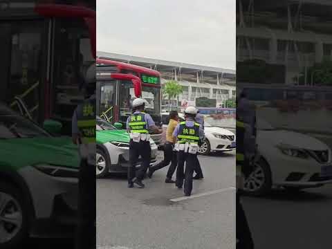 的士佬違規反抗襲擊執法人員