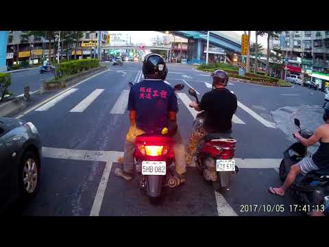 10 05 難得看見有人抽菸沒有隨手亂丟的 值得嘉許