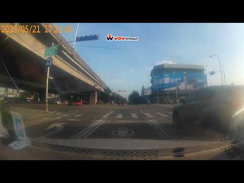 三寶.車禍影片 車禍影片台中環中向上車禍 台中市南屯區向上路三段