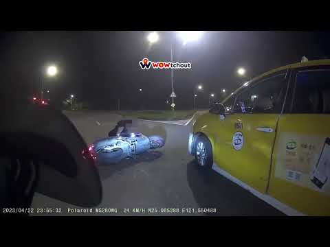 三寶.車禍影片 車禍影片這不是路熟不熟的問題，是雙白線你平常就無視，所以早晚出事（ 04 22 台北市中山區北安路