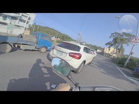 《三寶日常》趕時間？你真的是我目前遇過最劣質的駕駛。00:45秒處開始