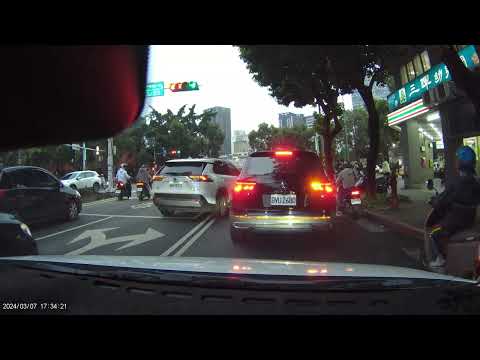 【BKR-8003】白目逼車硬切很會哦~!