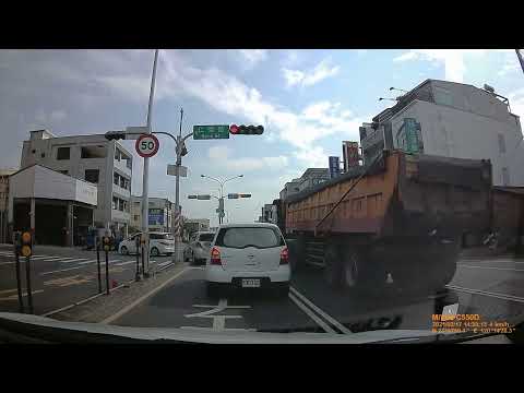 大學長眼裡完全沒有紅綠燈的啦 - 53條闖紅燈 Invisible traffic lights