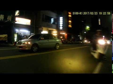 轉個彎就被三寶逆向嚇得不要不要的