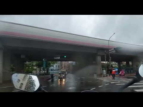 禮讓直行車很難   