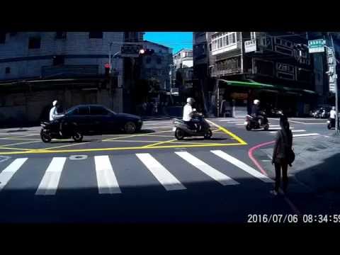 誰家的媽媽可以告訴她一下這樣很危險嗎