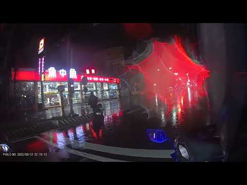 三寶9/13 在高雄式左轉啊?這不是欠檢舉?當等紅燈的是智障逆?