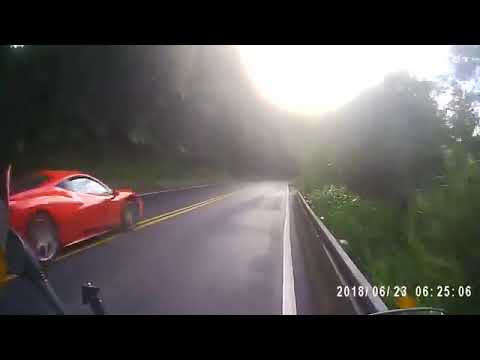 法拉利超跑一路逆向 麥拉倫 對決貨車!