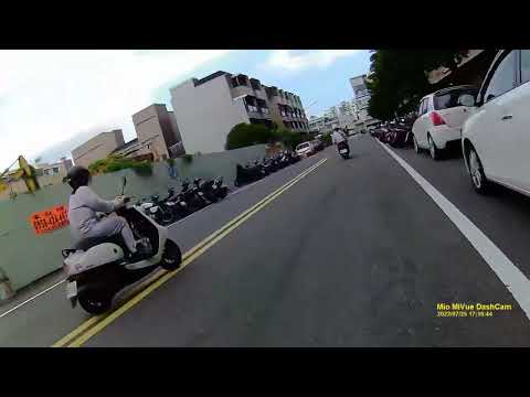 楠梓區卓越路死三寶逆向還按喇叭 已檢舉