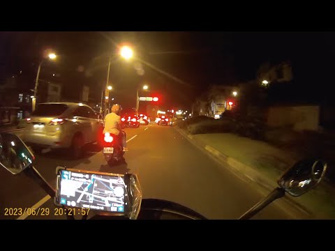 【819-MVK】變換車道未打方向燈 (已舉發)