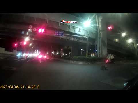 三寶.車禍影片 車禍影片 車鉤車（ 04 08 台北市大同區西寧北路