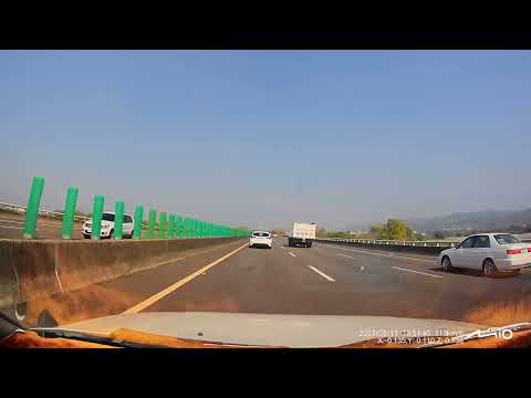 三寶.車禍影片 車禍影片變換車道不用看後照鏡嗎