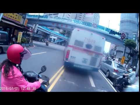 逆向+跨越雙黃線