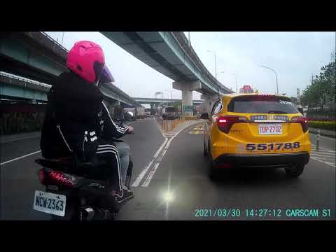 馬路三寶 千鈞一髮的畫面  網友投稿喔！