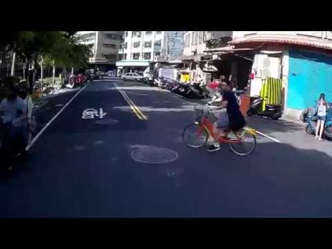 你們老師沒教你過馬路要小心嗎