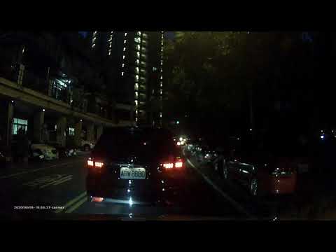 台中 旱溪西路之 三寶闖紅燈~~ 可以從1:00開始   已檢舉