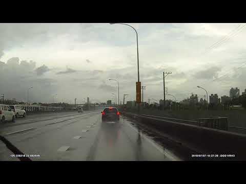 台灣三寶下交流道任意跨越槽化線