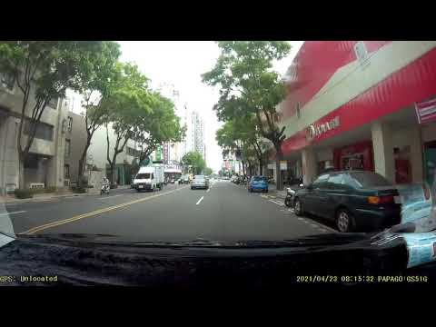 馬路三寶 差點撞飛