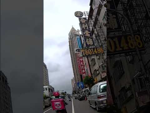 方向燈打了~就可以直接轉了逆