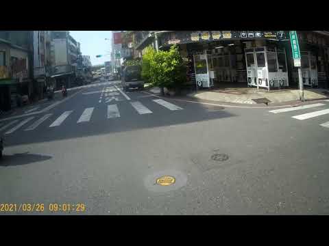 台南三寶闖紅燈   27秒