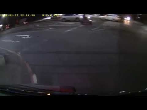 2.轉彎差點被逆向三寶買單...