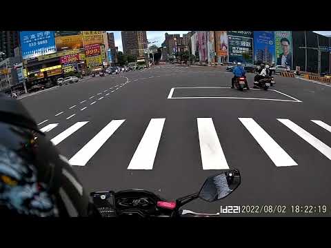 活在自己世界的闖法  