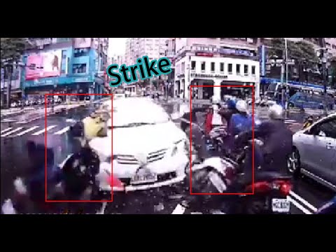 「」在一片祥和的氣氛裡，忽有龐然大物，拔山倒樹而來，蓋一「三寶」也