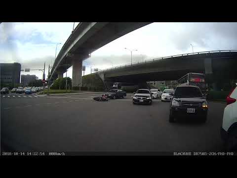 機車停等區 被撞 鞋子飛出去