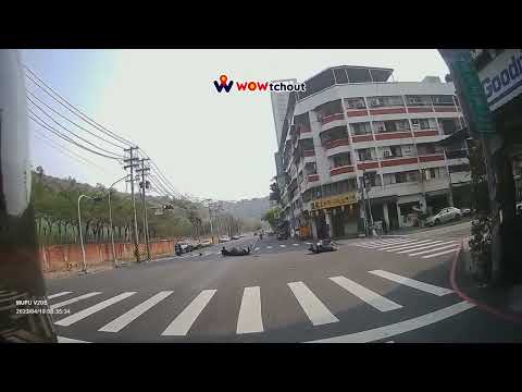 三寶.車禍影片 車禍影片紅燈是用來停，不是用來讓你看一看繼續騎的（ 04 18 高雄市鼓山區鼓山三路