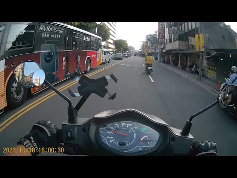 【NEW-7010】變換車道未打方向燈 (已舉發)