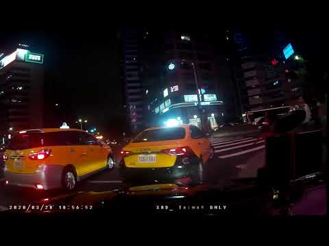 【TDS-1181】計程車號右轉彎未依規定使用方向燈