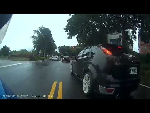 超級三寶巷口出來直接逆向加闖紅燈