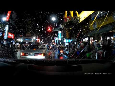 下雨天三寶都改開車了   