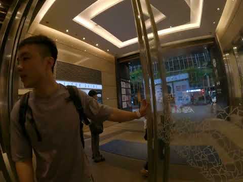 台北媽媽帶小孩闖紅燈超危險馬路聲寶台北生活日常交通危險狀況太可怕了不知道在想什麼小孩都要死掉了還有兩個小孩危險暴力的可怕媽媽危險過馬路紅燈行綠燈停馬路三寶要小心交通危險事故要產生了 1