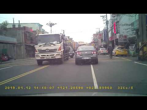 廂型車ALA-雙黃線違規轉彎PICT8429