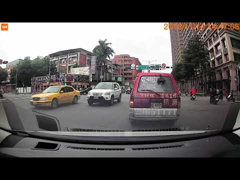 「紅燈迴轉？」，員警 用肉眼遙望遠方做違規判斷？