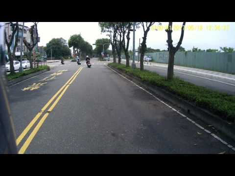 差點被開車門的收掉