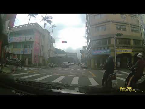 【APA-0918】降低 Mercedes Benz 車主平均水準的垃圾(闖紅燈 不禮讓行人)
