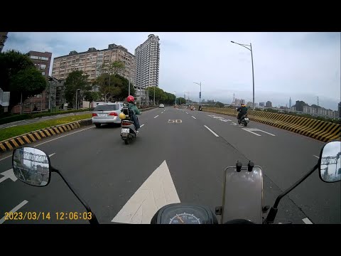 【027-DED】變換車道未打方向燈 (已舉發)