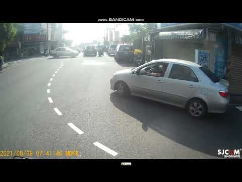 桃園中壢三寶-8436只要有板金，我就是路權，闖紅燈家常便飯